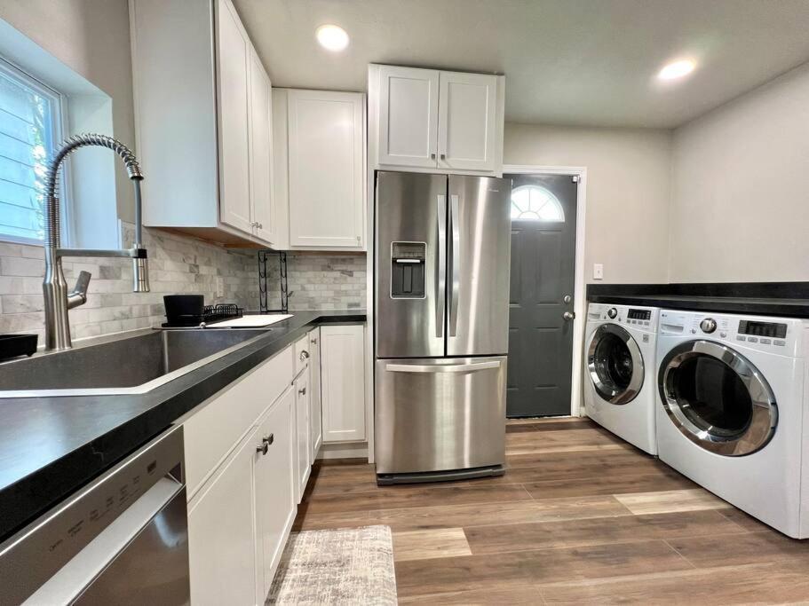 Modern Style Home Near Dt Indy & Major Attractions Indianapolis Exterior photo