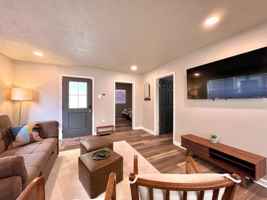 Modern Style Home Near Dt Indy & Major Attractions Indianapolis Exterior photo