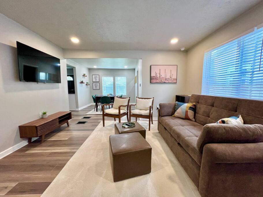 Modern Style Home Near Dt Indy & Major Attractions Indianapolis Exterior photo