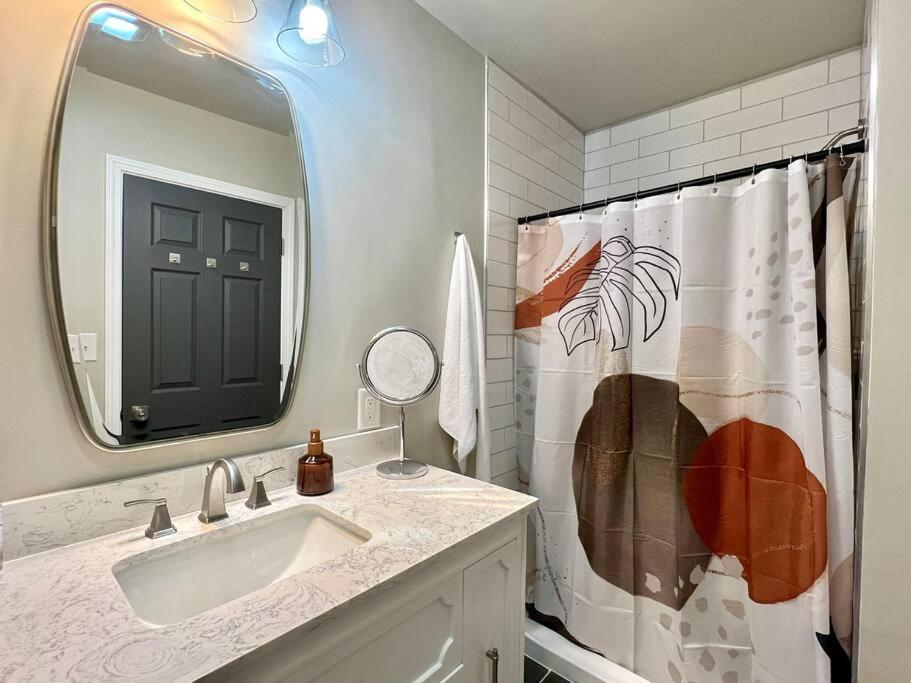 Modern Style Home Near Dt Indy & Major Attractions Indianapolis Exterior photo